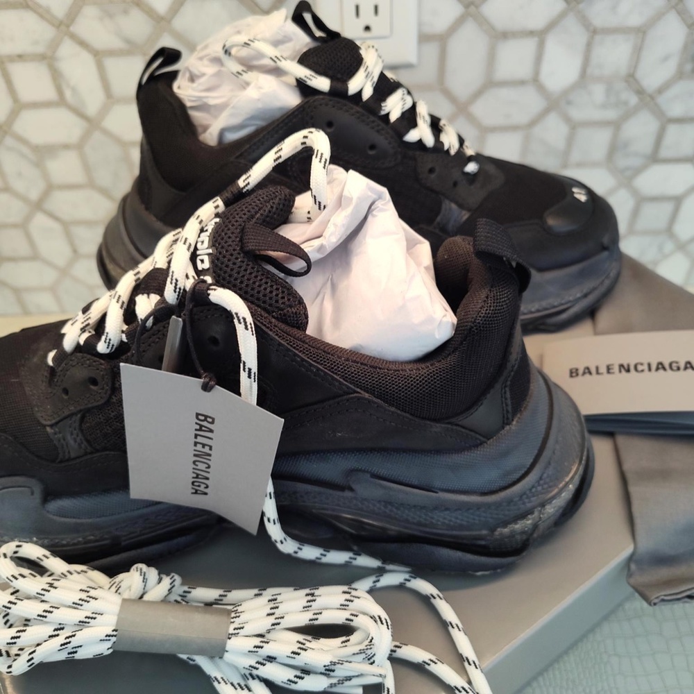 NEW Rare Distressed Look NWT in Box Size 41EU Balenciaga Triple S Triple Black. - Picture 7 of 15